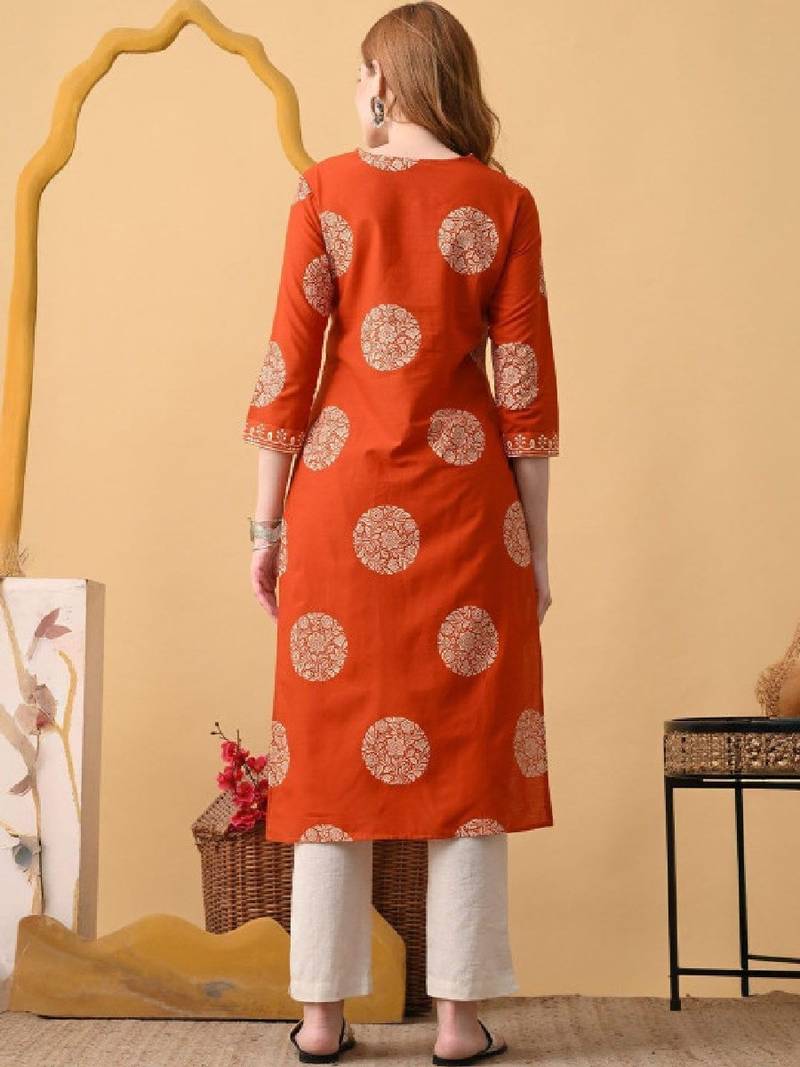 Women embroidered floral kurta