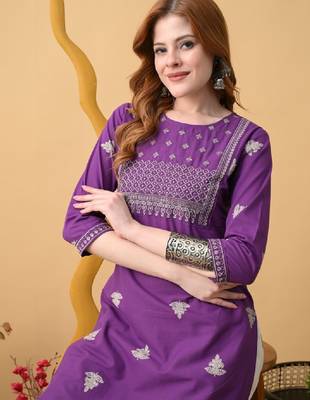 Women embroidered floral kurta 1