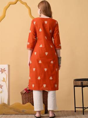 Women embroidered floral kurta 2