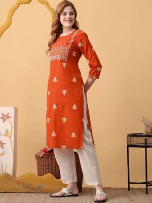 Women embroidered floral kurta 3