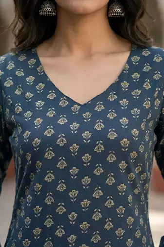 Women ethnic motifs printed kurta