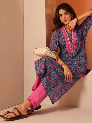 Women floral printed straight cotton kurta 4