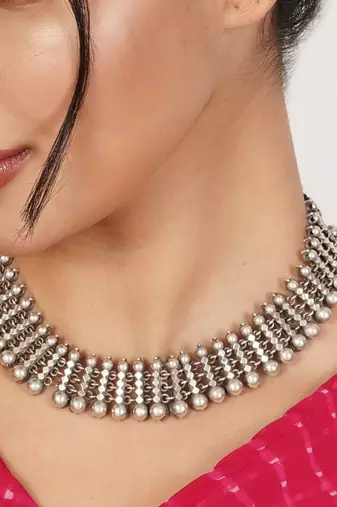 Silver rhythm necklace