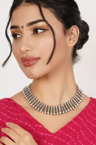 Silver rhythm necklace