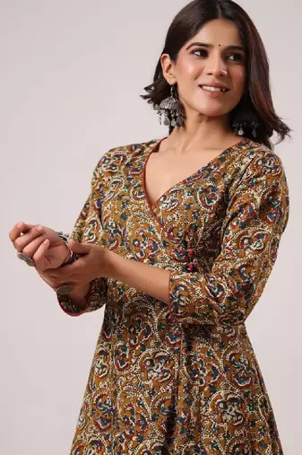 Women ethnic motifs printed floral kurta