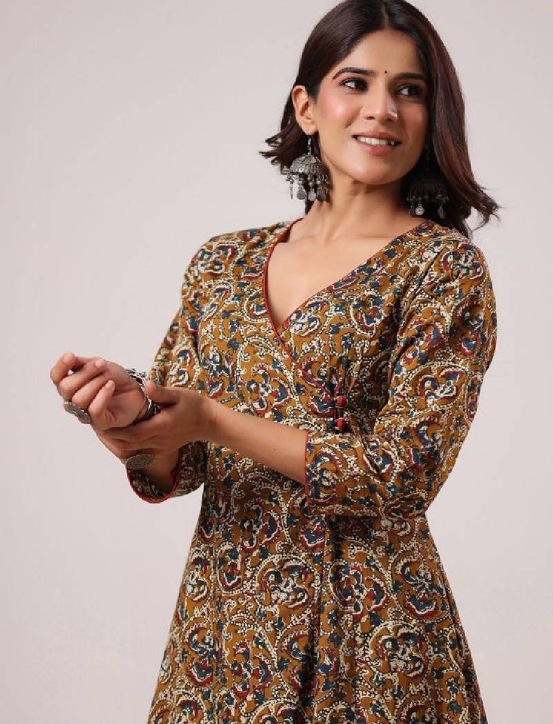 Women ethnic motifs printed floral kurta