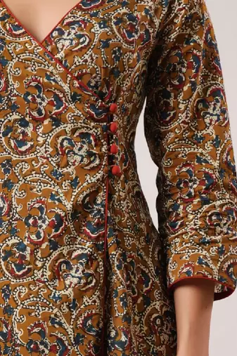 Women ethnic motifs printed floral kurta