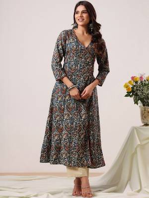 Women ethnic motifs printed floral kurta 3