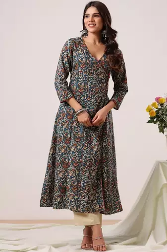 Women ethnic motifs printed floral kurta