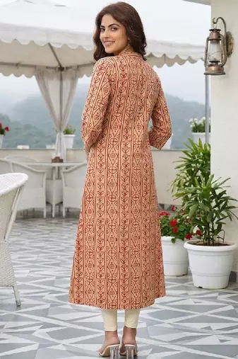 Women ethnic motifs printed floral kurta
