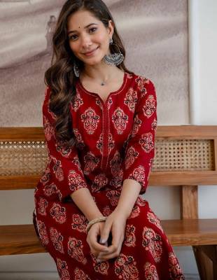 Women ethnic motifs printed kurta 1