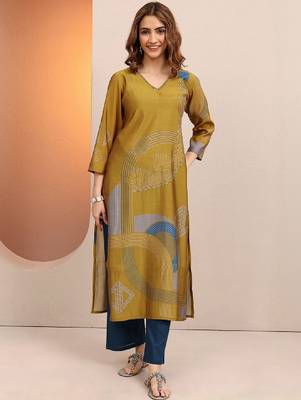 Women geometric printed sequinned kurta 1