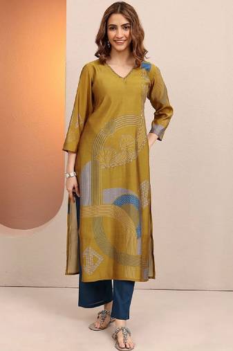 Women geometric printed sequinned kurta