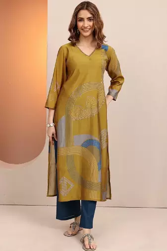 Women geometric printed sequinned kurta