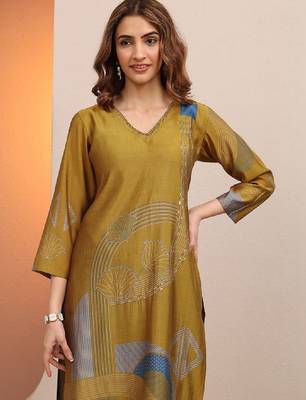 Women geometric printed sequinned kurta 2