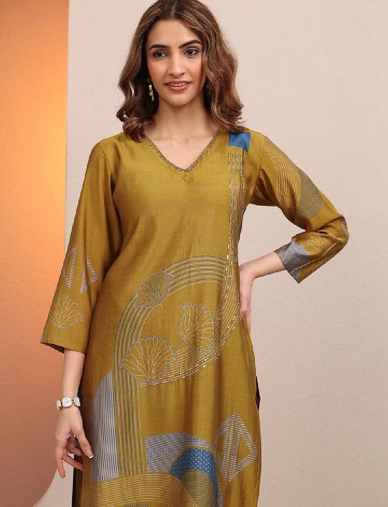 Women geometric printed sequinned kurta