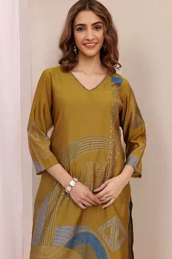 Women geometric printed sequinned kurta