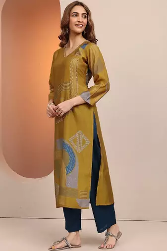 Women geometric printed sequinned kurta