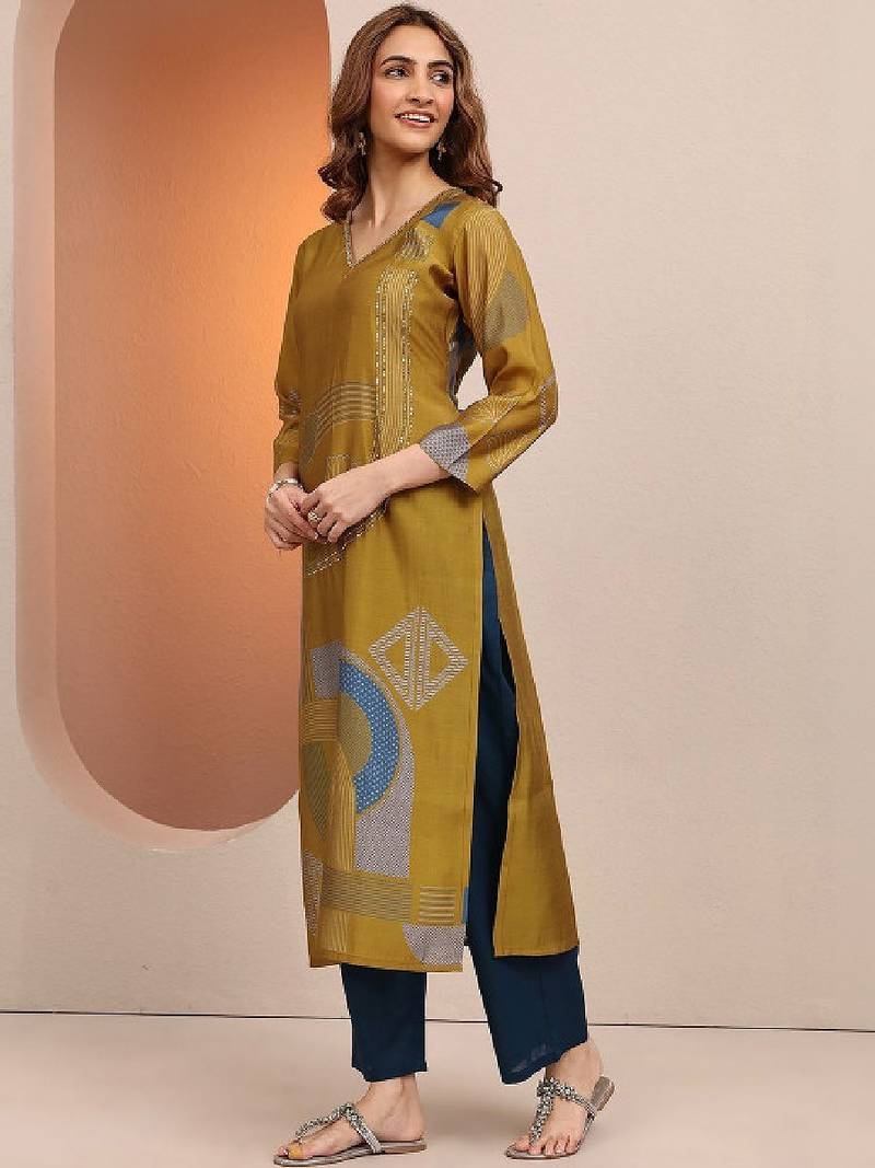 Women geometric printed sequinned kurta