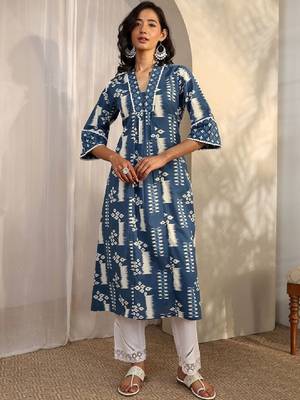Women ethnic motifs printed indigo kurta 1