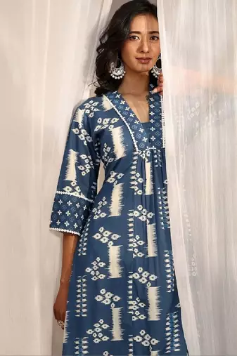 Women ethnic motifs printed indigo kurta
