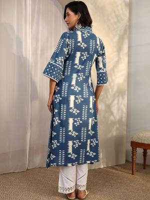 Women ethnic motifs printed indigo kurta 4