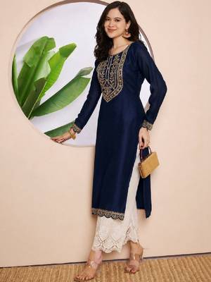 Women ethnic motifs embroidered thread work kurta 1