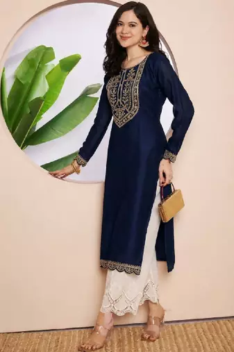 Women ethnic motifs embroidered thread work kurta