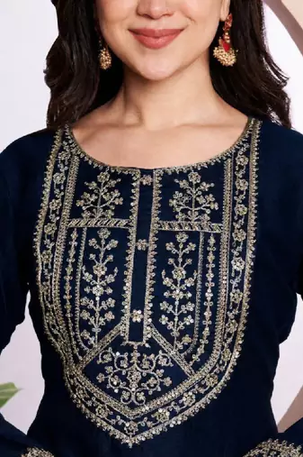 Women ethnic motifs embroidered thread work kurta