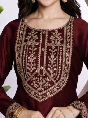 Women ethnic motifs embroidered thread work kurta 3