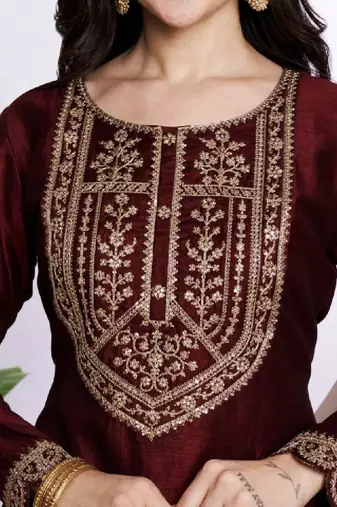 Women ethnic motifs embroidered thread work kurta