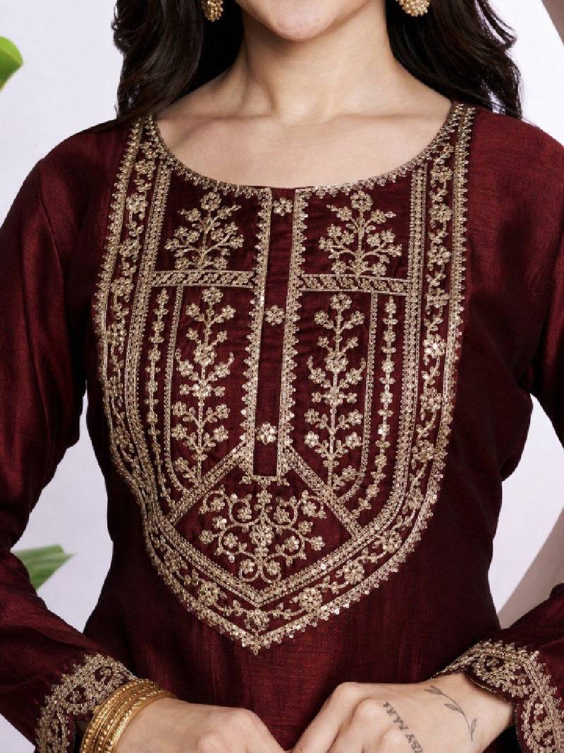 Women ethnic motifs embroidered thread work kurta