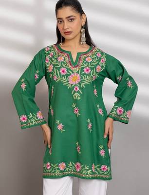 Women green floral embroidered thread work jacquard cotton kurta 2