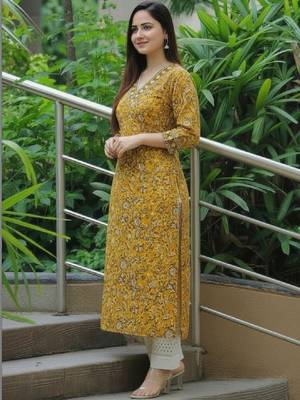 Women floral printed kurta 2