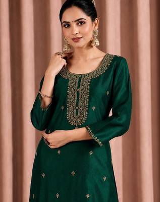 Women embroidered thread work kurta 3