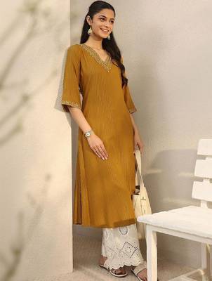 Women embroidered thread work kurta 1