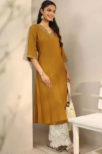 Women embroidered thread work kurta