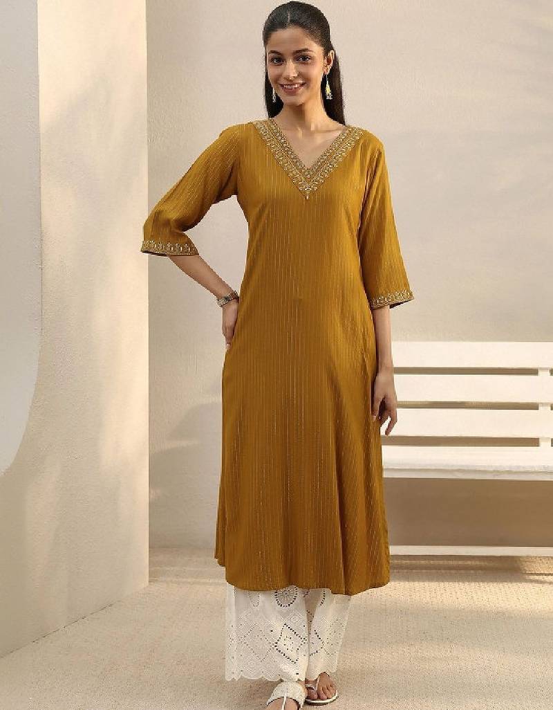 Women embroidered thread work kurta