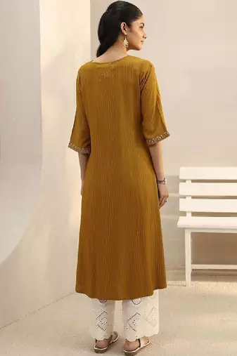 Women embroidered thread work kurta