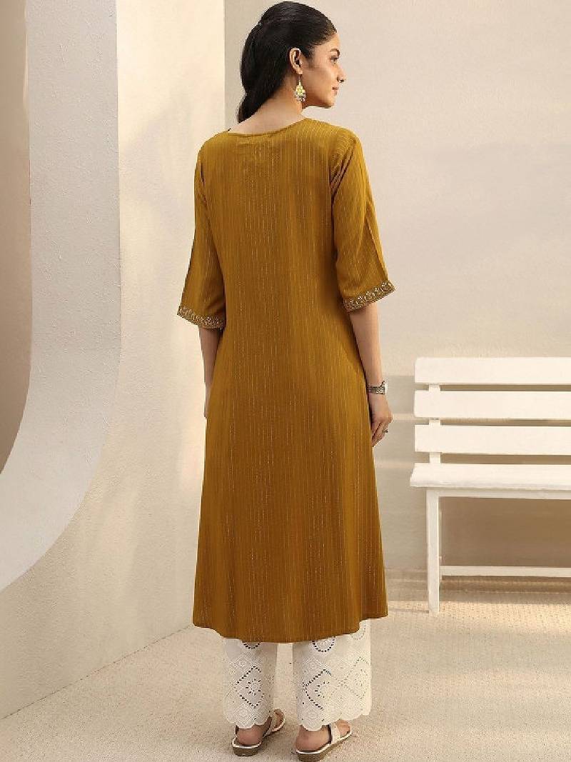 Women embroidered thread work kurta