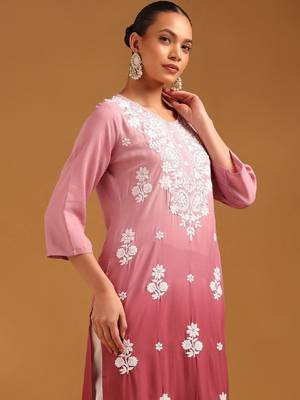 Women embroidered chikankari kurta 4
