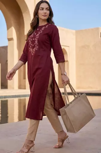 Women ethnic motifs embroidered thread work kurta
