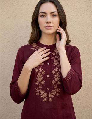 Women ethnic motifs embroidered thread work kurta 2