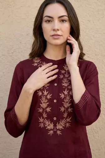 Women ethnic motifs embroidered thread work kurta