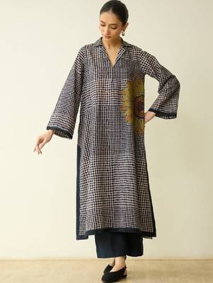 Women charcoal checked thread work cotton kurta 1