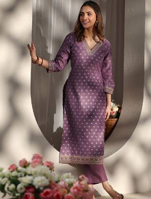 Women ethnic motifs printed chanderi silk kurta 1