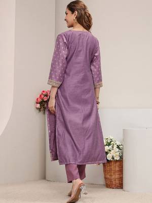 Women ethnic motifs printed chanderi silk kurta 2