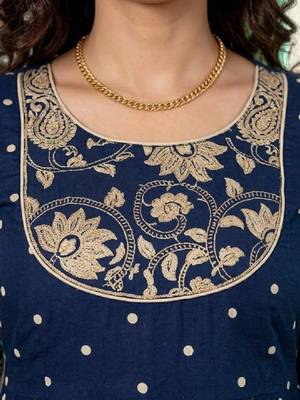 Women ethnic motifs printed thread work anarkali kurta 3