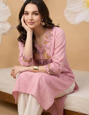 Women floral embroidered thread work floral kurta 1