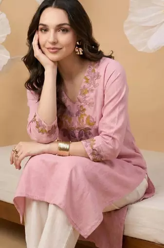Women floral embroidered thread work floral kurta